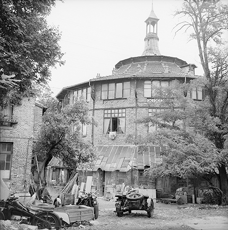 Ateliers La Ruche where Marc Chagall once lived. Paris, 1955.